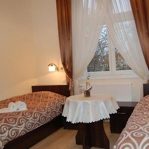 Pokój z łóżkiem king-size